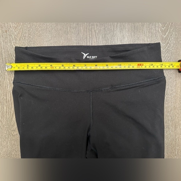 WORN ONCE OLD NAVY BLACK MESH DESIGN LEGGINGS - Size Medium SKU:344 - Picture 5 of 7